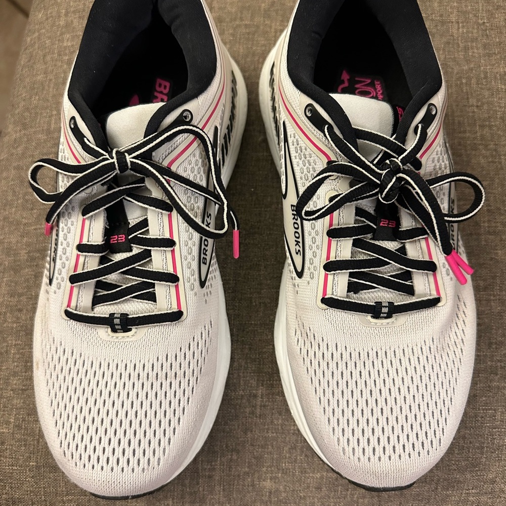 Brooks Women's Running Shoes - White and Black